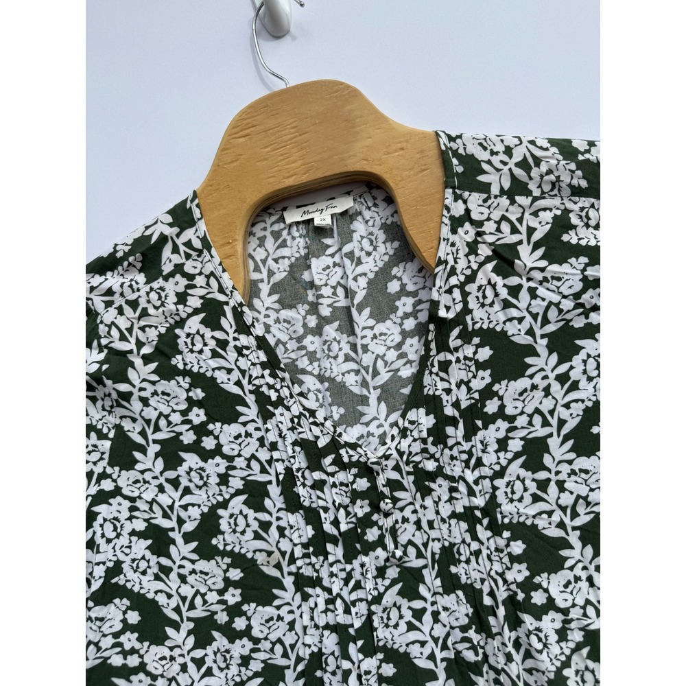 Monday Fun Floral Blouse Womens 2X Green Excellent Pleated V-Neck Rayon Top